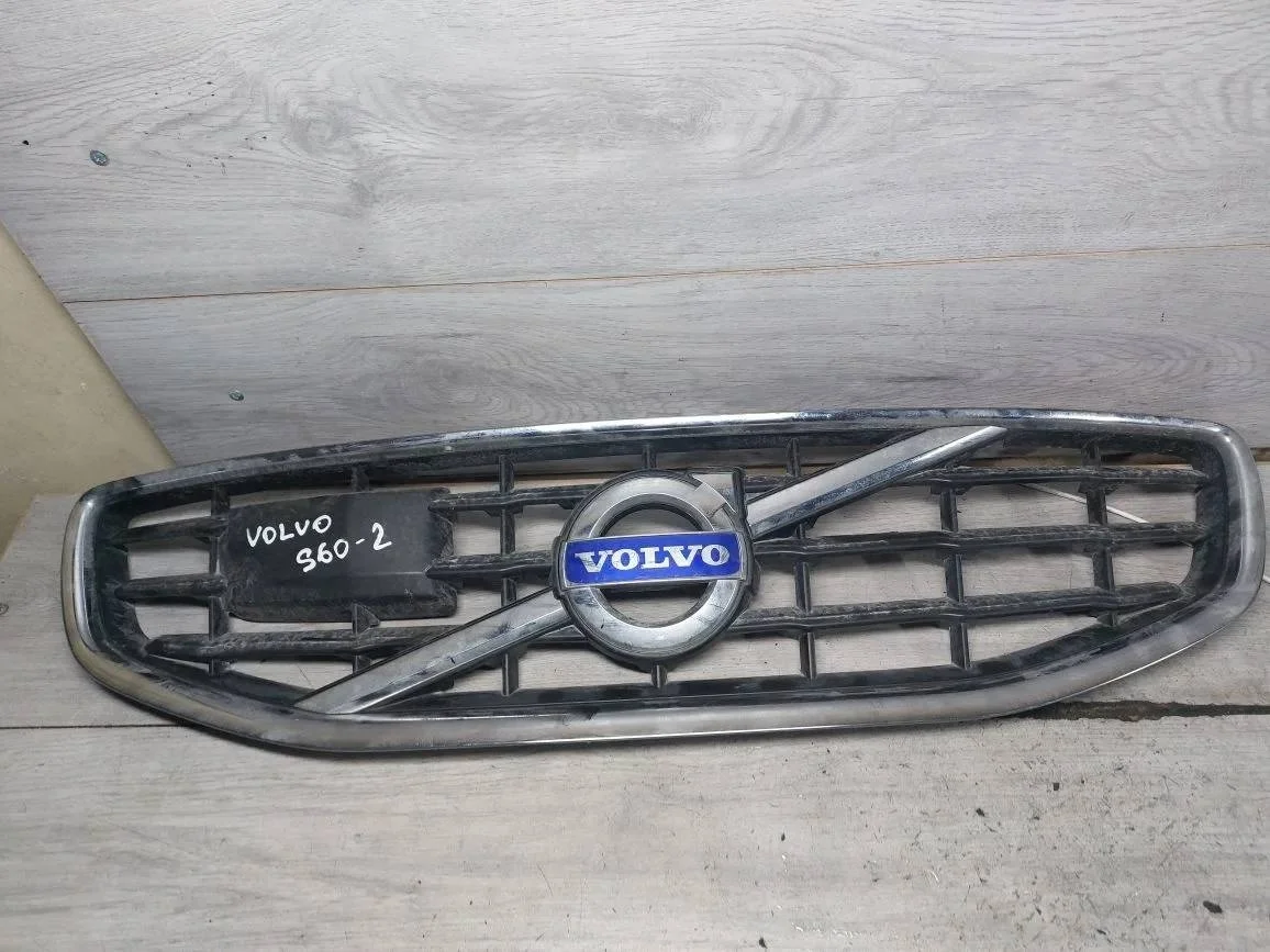 решетка радиатора Volvo S60 2