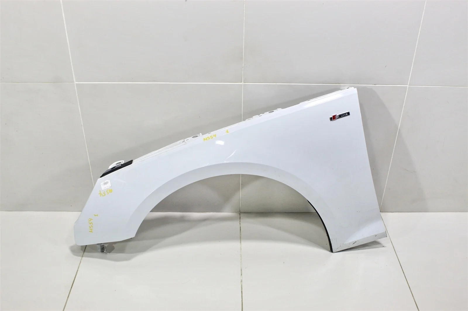 Крыло AUDI A4 2015+ 8W0821105A B9, переднее левое