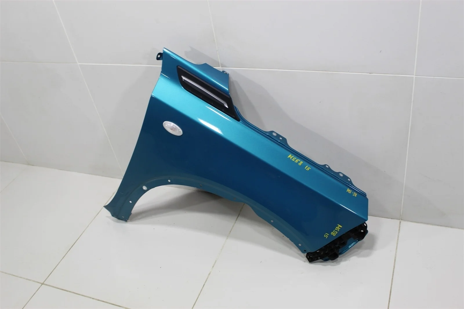 Крыло SUZUKI VITARA 2017 5761154P00 P90, переднее правое