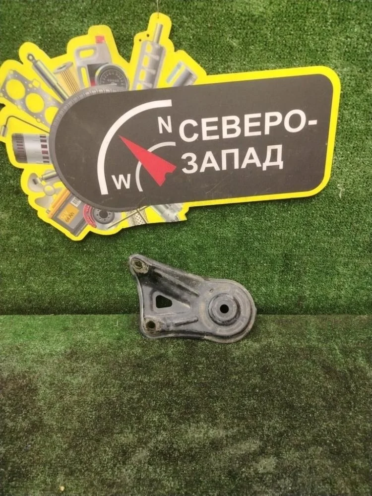 Крепление балки подвески Toyota Camry 2013 5102433070 50 1AZFE, переднее левое