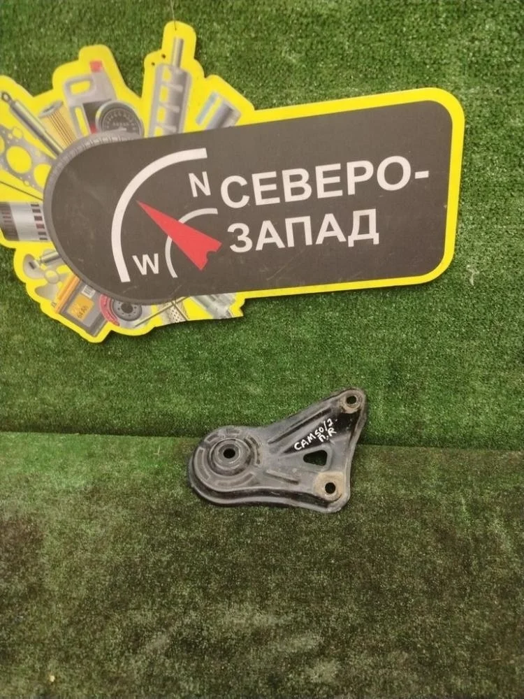 Крепление балки подвески Toyota Camry 2013 5102333060 50 1AZFE, переднее правое