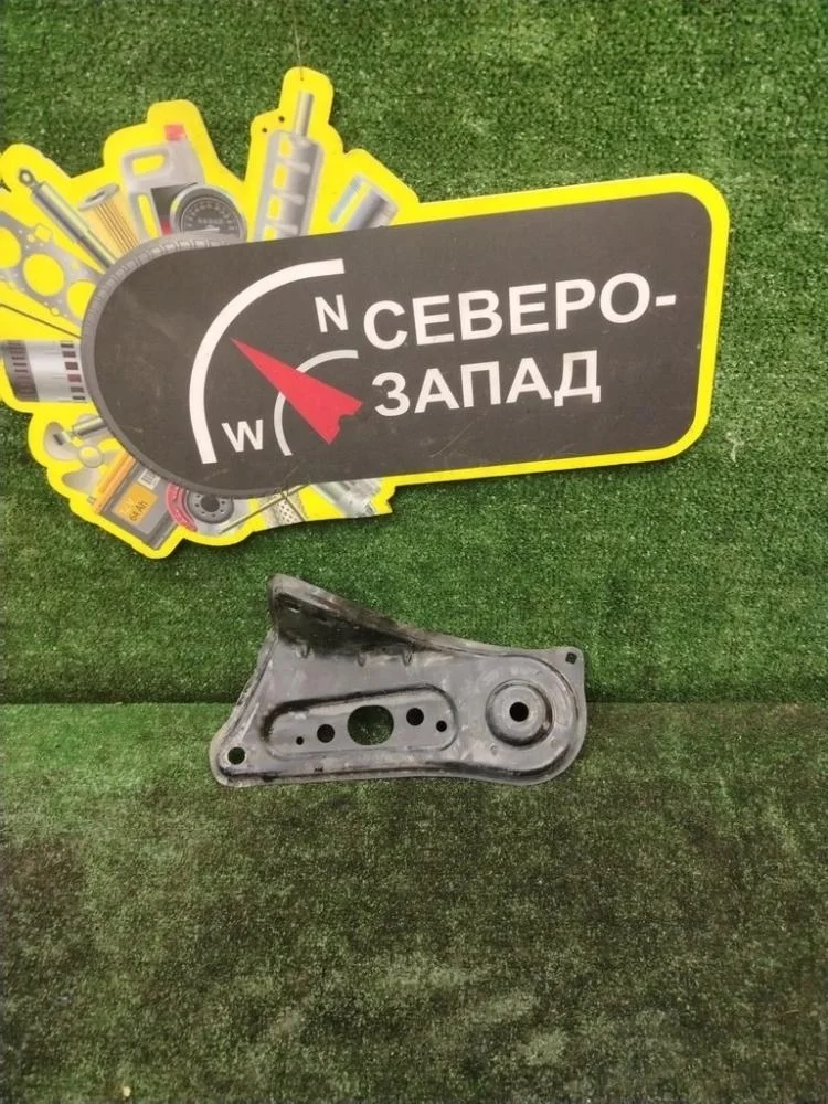 Крепление балки подвески Toyota Camry 2013 5103533030 50 1AZFE, переднее правое