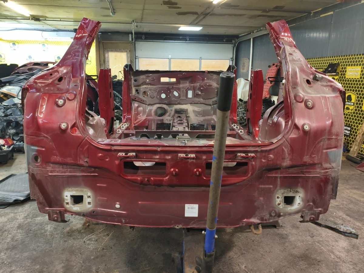 Часть кузова Nissan Juke 2012 G81131KAMA F15 HR16DE