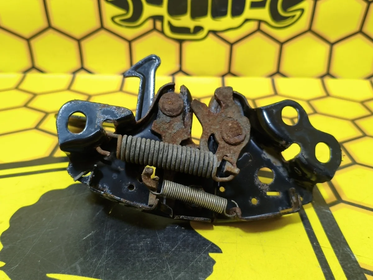 Замок капота Nissan Juke 2012 656011KA0A F15 HR16DE