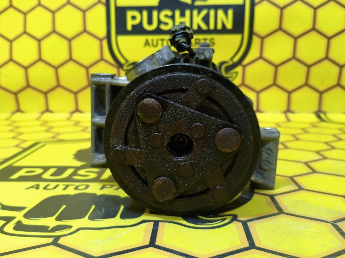 Компрессор кондиционера Nissan Juke 2012 926001KA1B F15 HR16DE