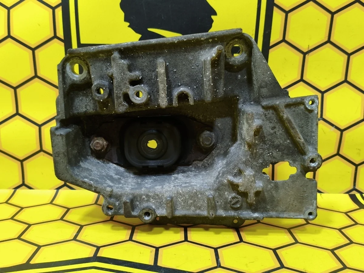 Опора двигателя Nissan Juke 2012 112201J50A F15 HR16DE, левая