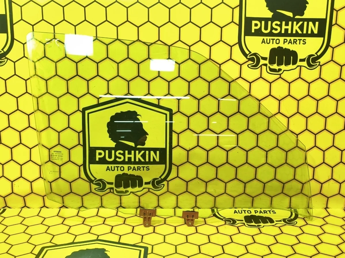 Стекло двери Nissan Juke 2012 803001KK0A F15 HR16DE, переднее правое