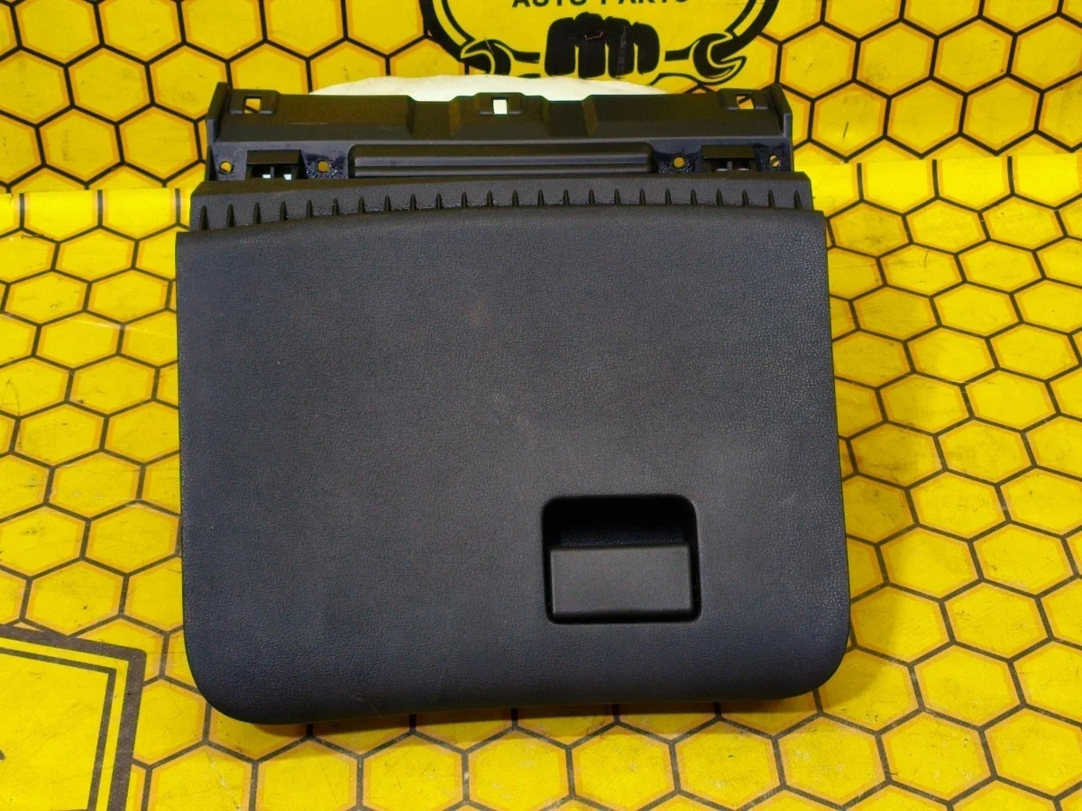 Бардачок Nissan Juke 2012 685101KP0A F15 HR16DE