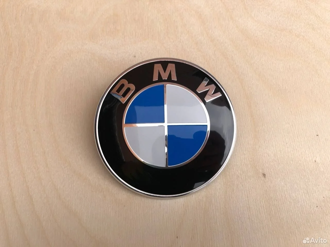 Значок на капот багажник bmw 320 520 730 x3 x5 x6