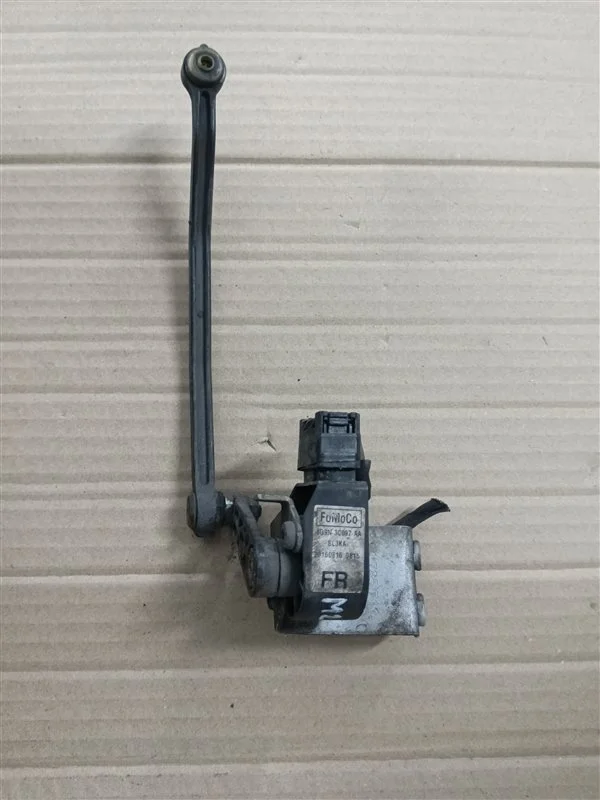 Датчик уровня подвески Volvo XC60 2017 31288272 D5244T21, передний правый