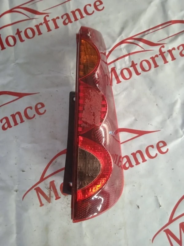 Фонарь задний Nissan Note E11   B R