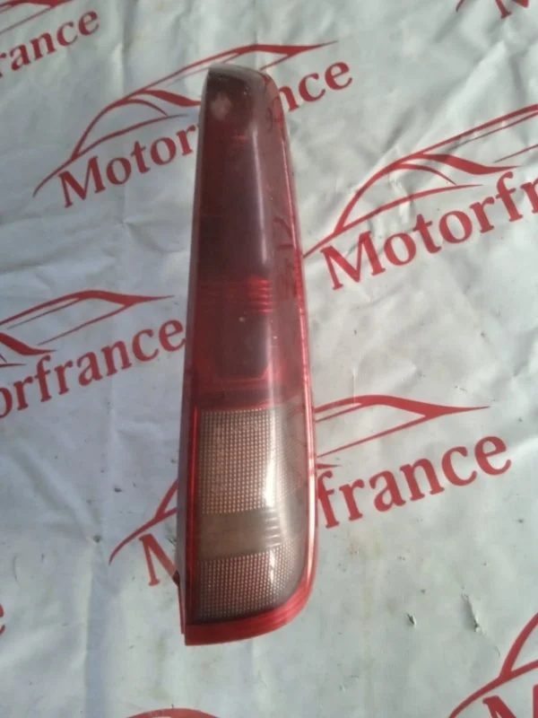 Фонарь задний Nissan X-Trail T30   B R