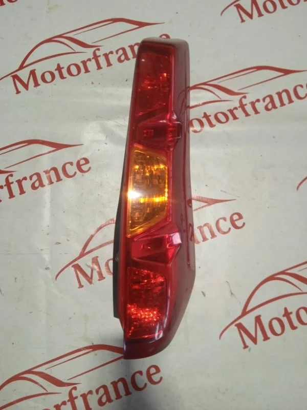 Фонарь задний Nissan X-Trail T31   B R