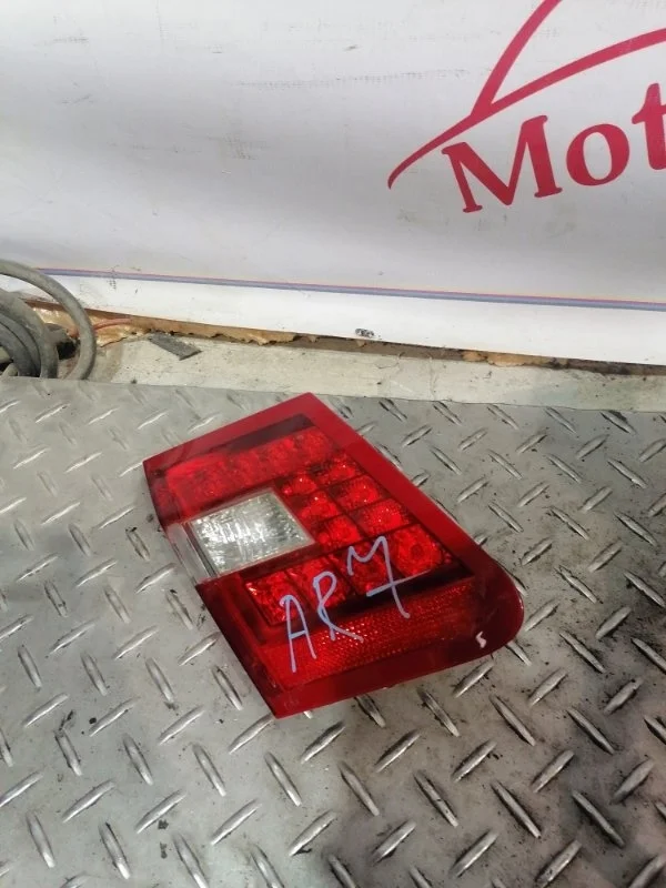 Фонарь задний внутренний левый Mercedes-benz E-Class W212