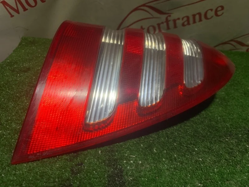 Фонарь задний Mercedes-benz C-Class W203   B R