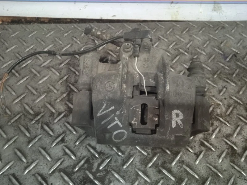 Суппорт тормозной Mercedes-benz Vito W638   F R