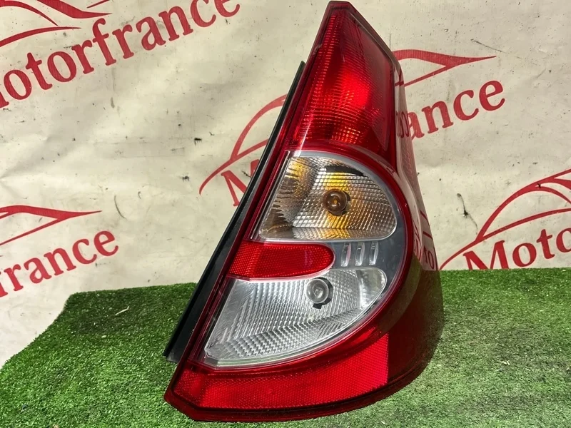 Фонарь задний Renault Sandero 1 2009-2014   R