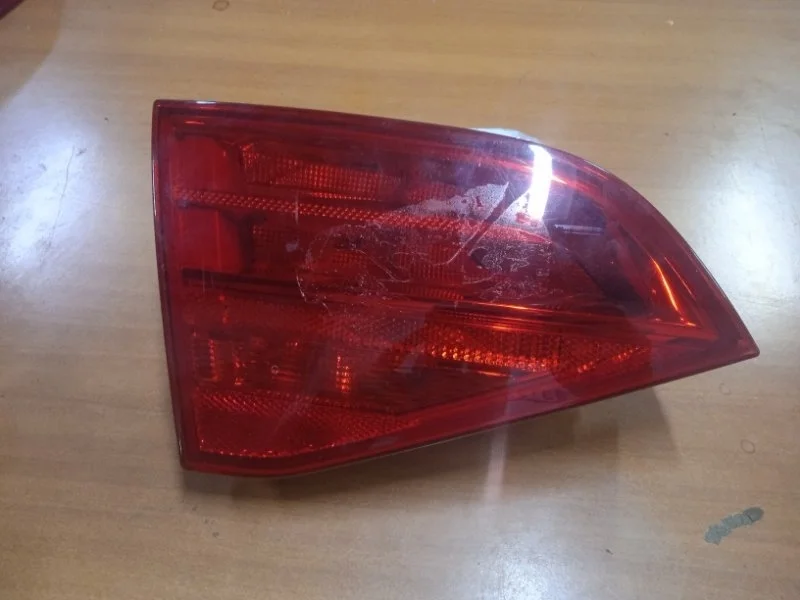 Фонарь задний внутренний левый Audi A4