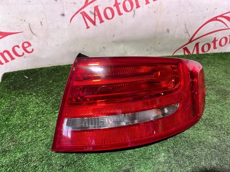 Фонарь задний Audi A4     R