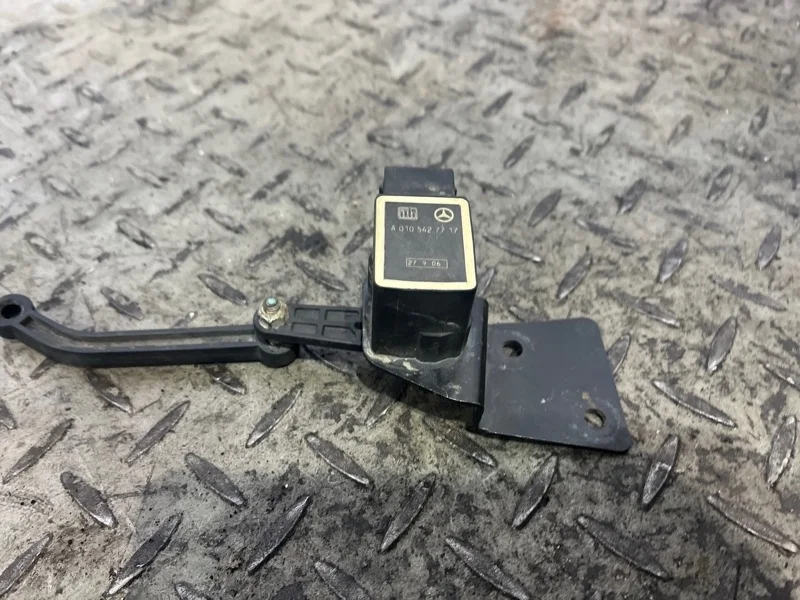 Датчик высоты дорожного просвета Mercedes-benz C-Class W203