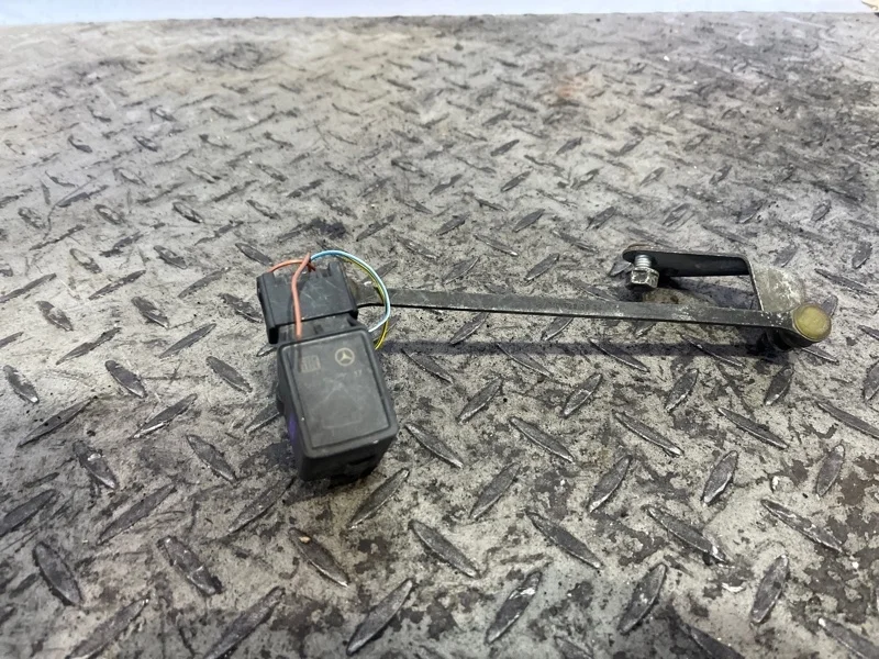 Датчик высоты дорожного просвета Mercedes-benz E-Class W210