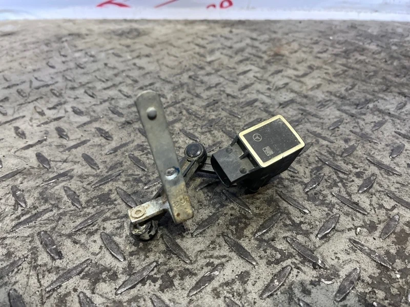 Датчик высоты дорожного просвета Mercedes-benz CLS-Class C219 2004-2010