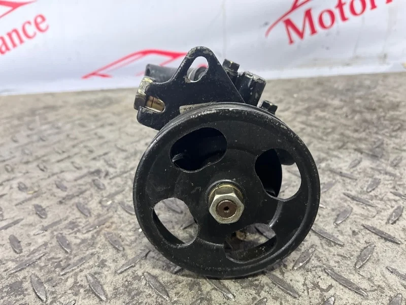 Насос гидроусилителя руля Nissan Primera P11  GA16DE