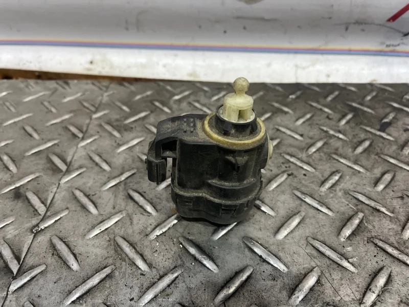 Корректор фар Renault Clio 3 2005-2012