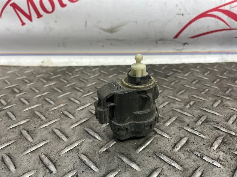 Корректор фар Renault Clio 3 2005-2012