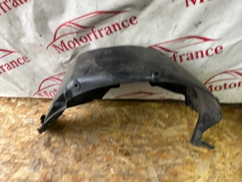 Подкрылок Nissan Primera P12   B R