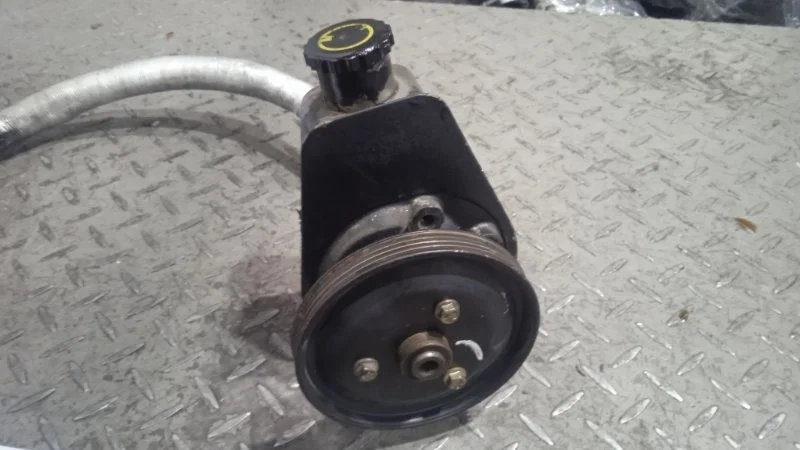 Насос гидроусилителя руля Renault Megane 1  K7M 702