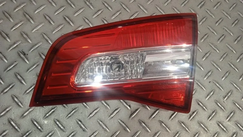 Фонарь задний внутренний правый Renault Koleos 1