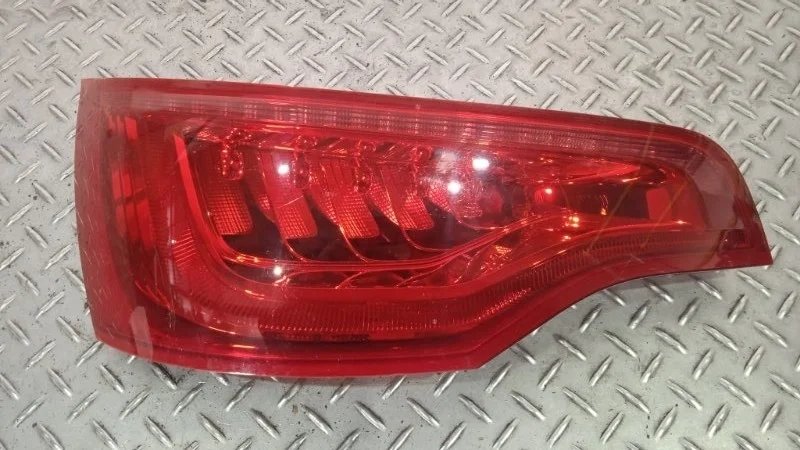 Фонарь задний Audi Q7 1    L