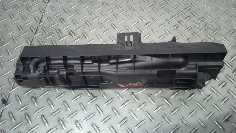 Дефлектор радиатора BMW 3-Series E90    R