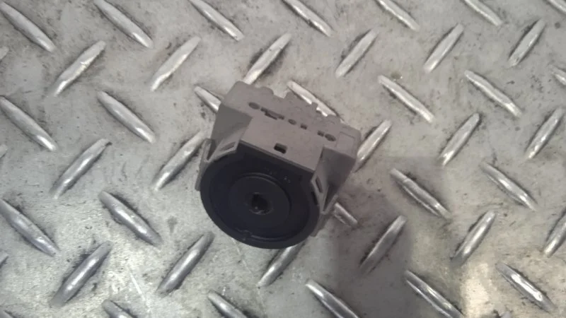 Контактная группа замка зажигания Ford Focus 2  1.6 TDCI G8DA