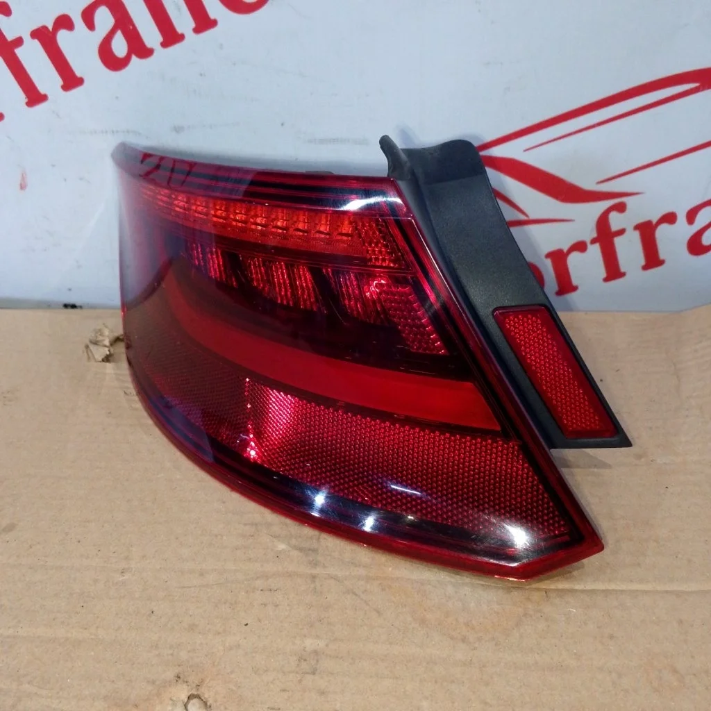 Фонарь задний Audi A3 V8 2015   L