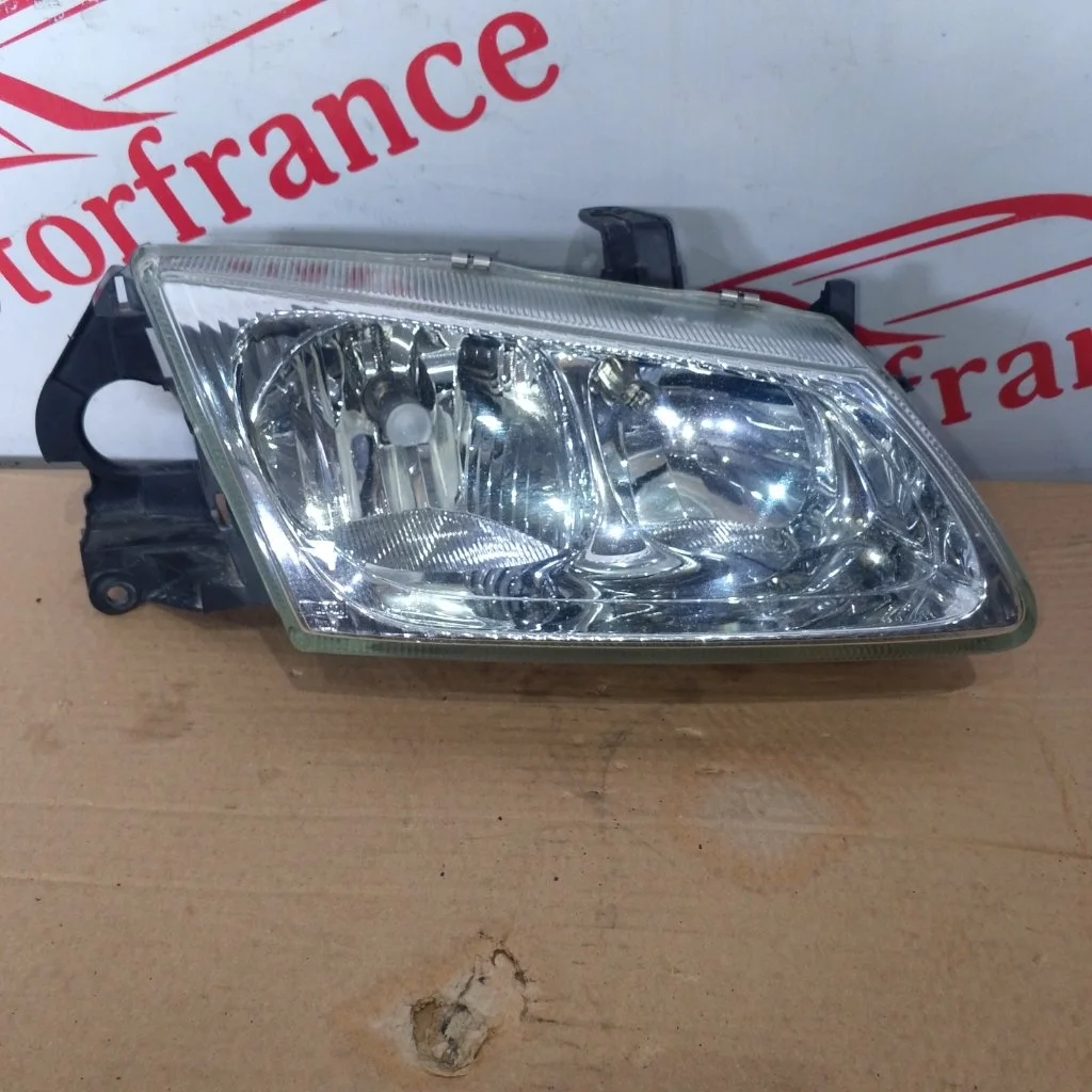 Фара галогеновая Nissan Almera N16 2002   R
