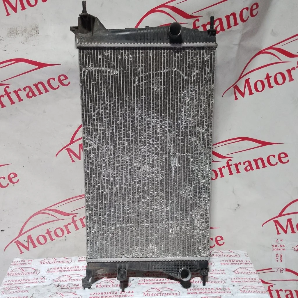 Радиатор охлаждения двигателя Renault Megane 3 2009
