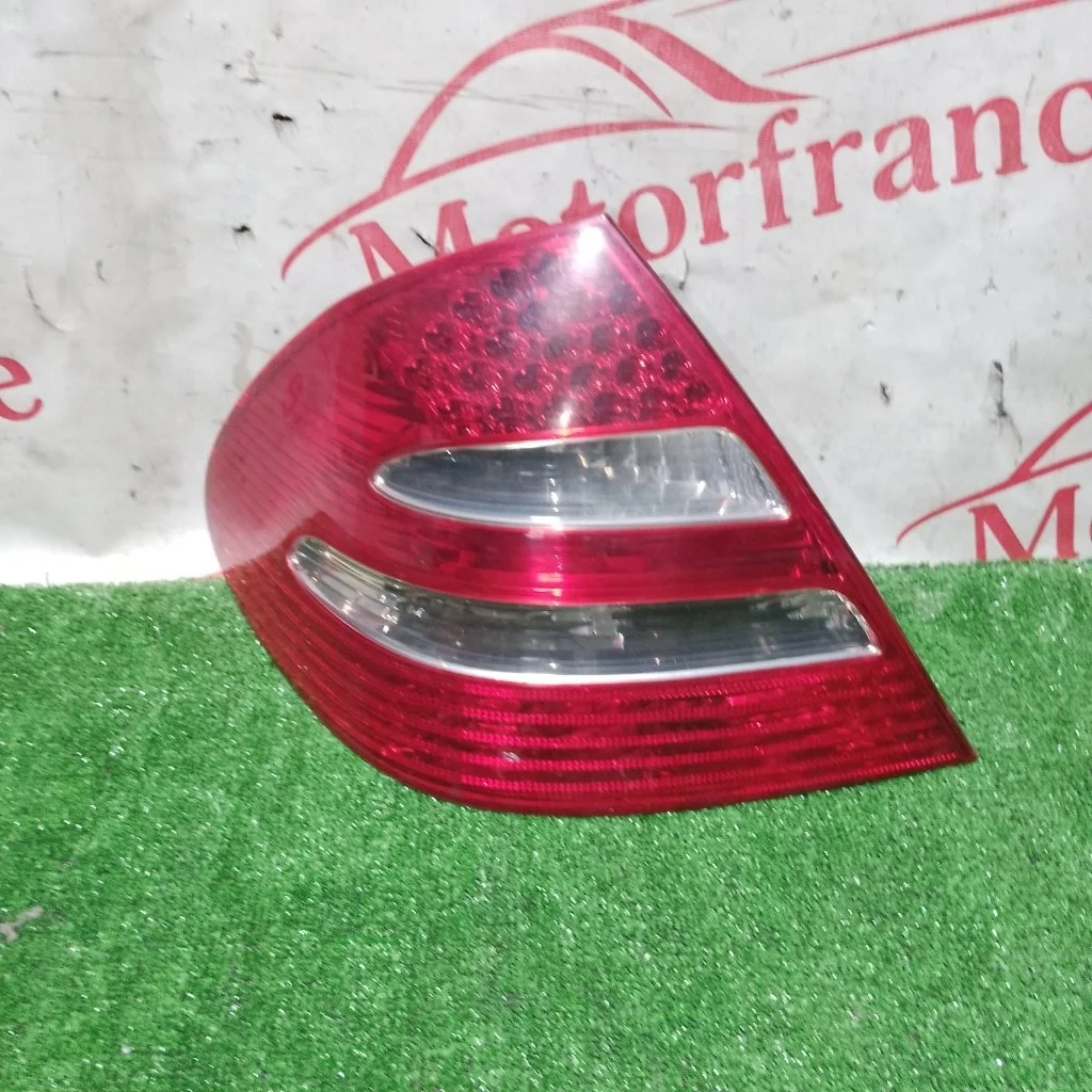 Фонарь задний Mercedes-benz E-Class W211    L