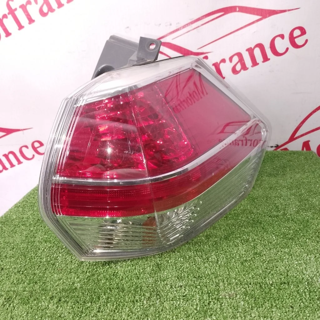 Фонарь задний Nissan X-Trail T32 2016   R