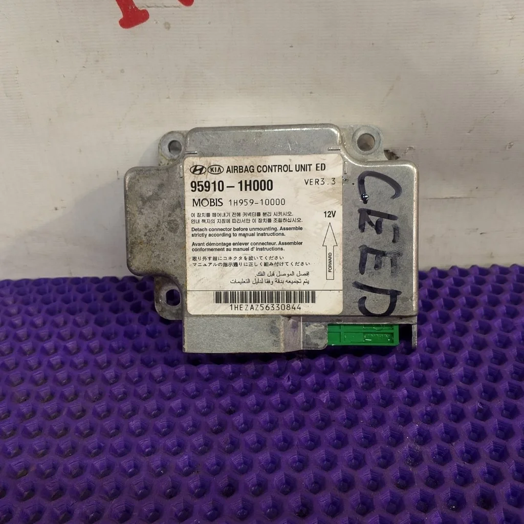 блок управления airbag Kia Ceed 1 2011 G4FC