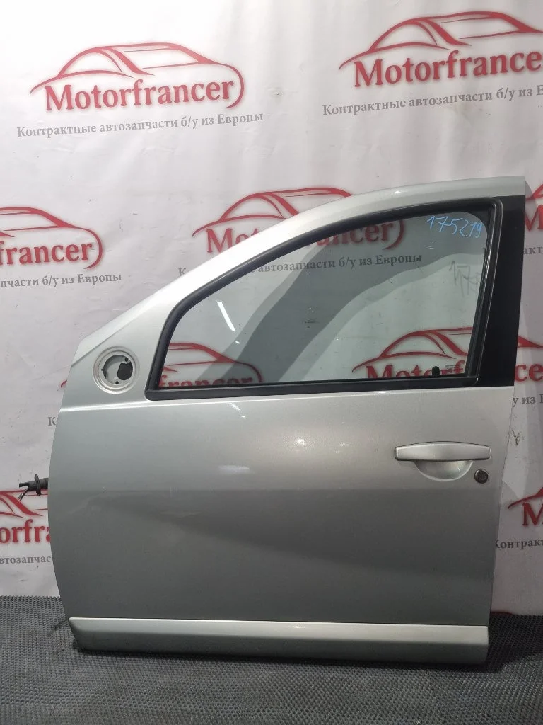 Дверь Renault Sandero 1 2009  передняя левая