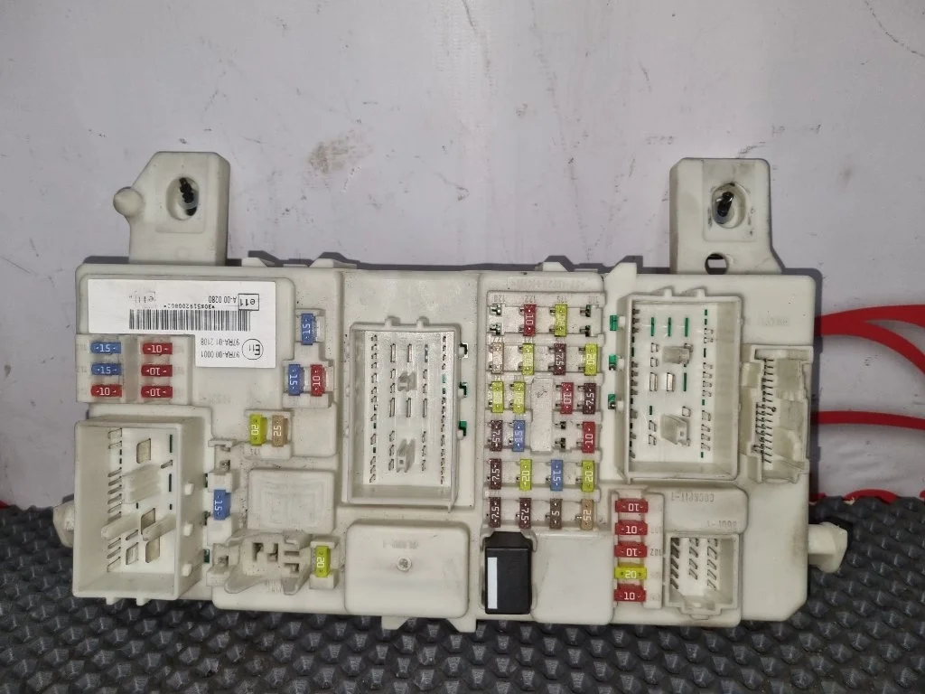 Блок предохранителей салонный Ford Kuga 1 2010 2.0 TDCI (136 Л.С)