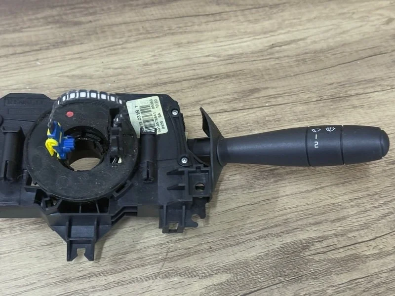 Подрулевой переключатель дворников RENAULT LOGAN 2013 255672231R 1 K7M F 710