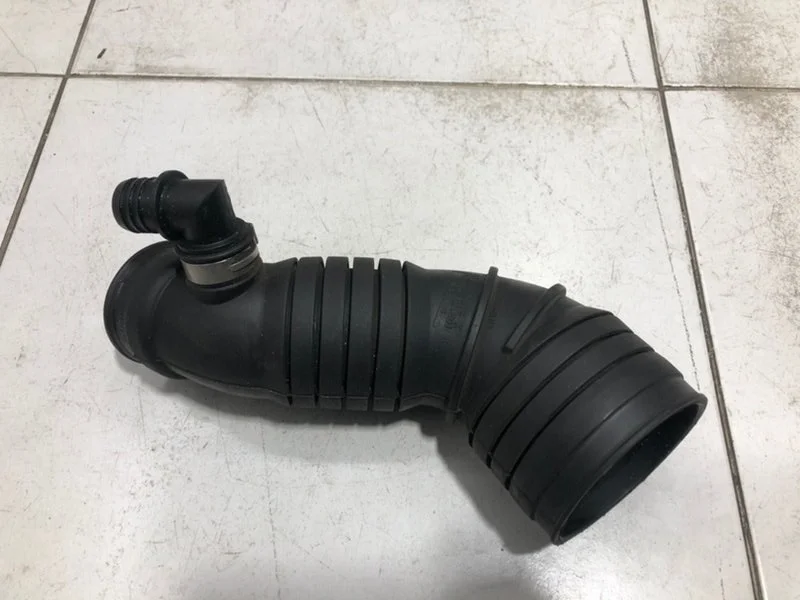 Патрубок воздушного фильтра Audi A6 C5 4B2 AFB 2.5