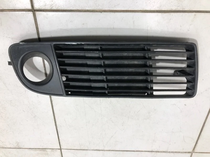 Решетка в бампер правая Audi A6 C5 4B2 AFB 2.5