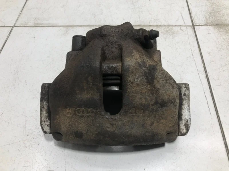 Суппорт тормозной передний правый Audi A6 C5 4B2