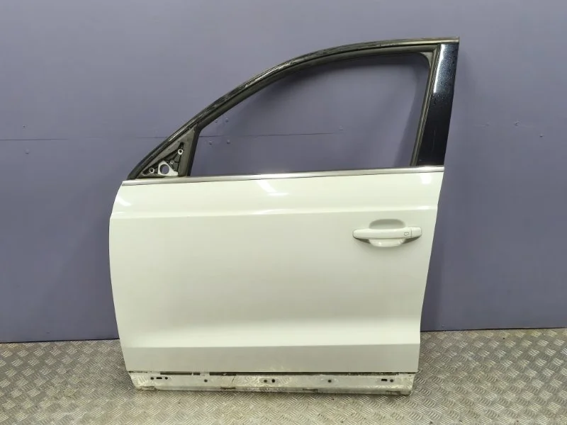 Дверь передняя левая Audi Q3 2014 8U0831051B 8UB CCZ