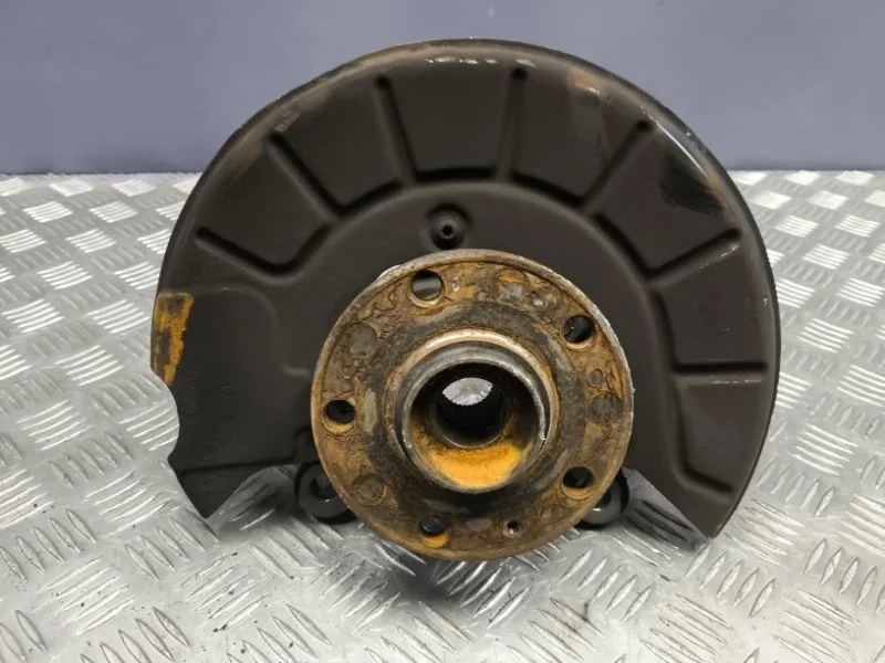 Кулак передний правый Audi Q3 2014 1K0407256AA 8UB CCZ