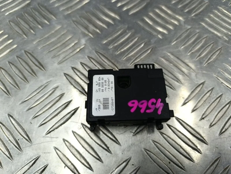 Датчик угла поворота руля Audi A3 2007 1K0959654 8P BZB